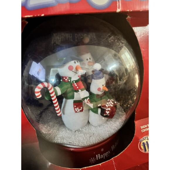NIB 2005 Gemmy Animated Christmas Table Top 11" Snow Globe With Music & Lights - Picture 3 of 11